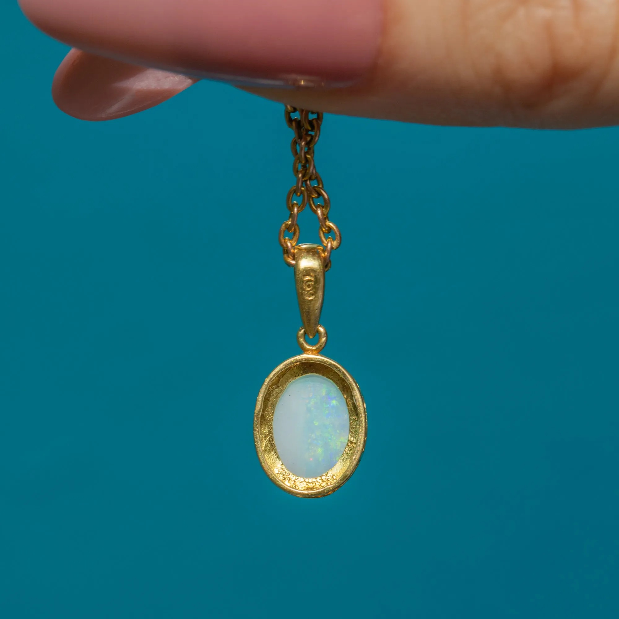 18ct Gold Opal Charm, 0.70ct