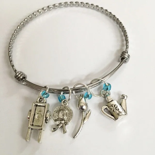 Charm bracelet; in the garden theme/ "Vita West"